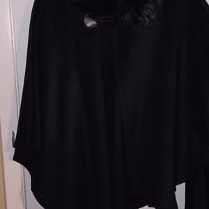 One size fits all black shawl with faux fur